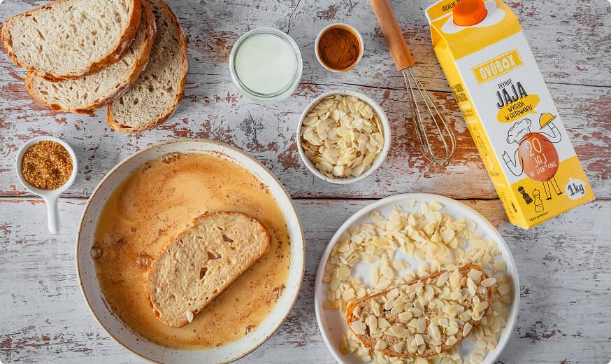 Tosty francuskie z migdałami i cynamonem