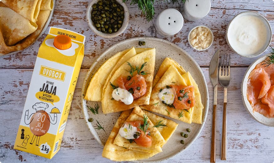 Śniadaniowe naleśniki z wędzonym łososiem