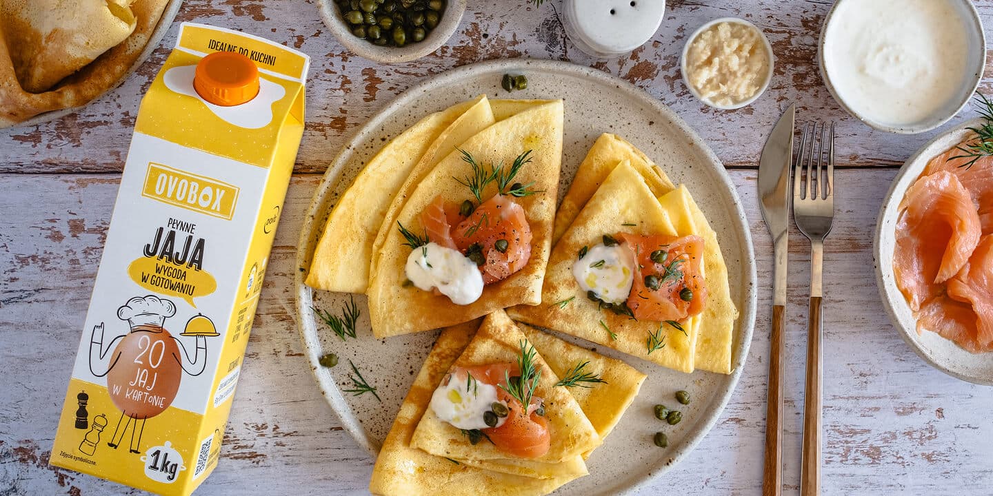 Śniadaniowe naleśniki z wędzonym łososiem
